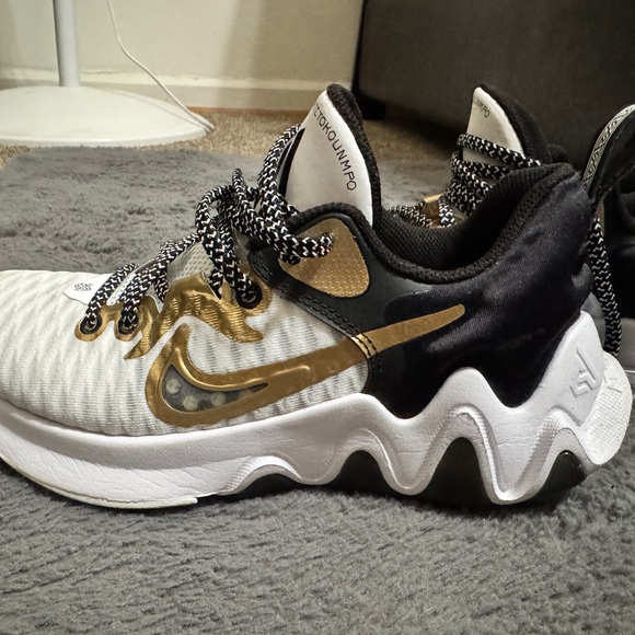 Kids Nike Giannis Immortality Shoes - Black and Gold - Picture 3 of 4